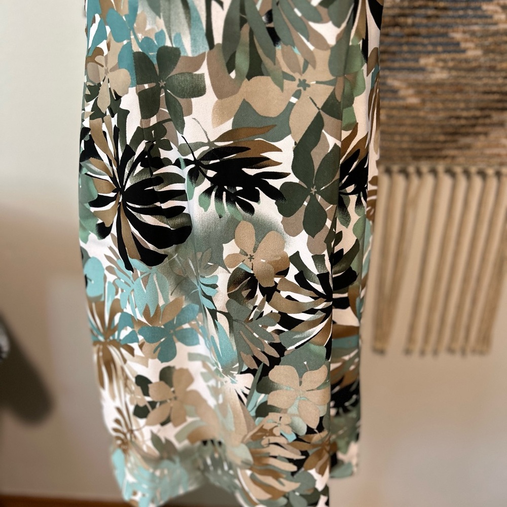 Connected Elegant Tropical Print Midi Dress - Picture 3 of 9